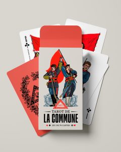 Photos du paquet et de quelques cartes du tarot de la Commune